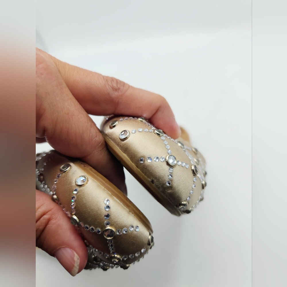 NWOB Badgley Mischka Crystal Embellished Satin Flats In Champagne Size 7 - Picture 7 of 16